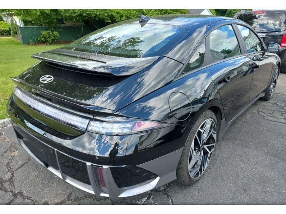 2023 Hyundai IONIQ 6 view 3