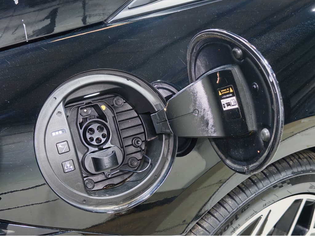 2023 Hyundai IONIQ 6 view 5