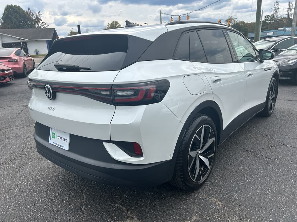 2023 Volkswagen ID.4 view 3