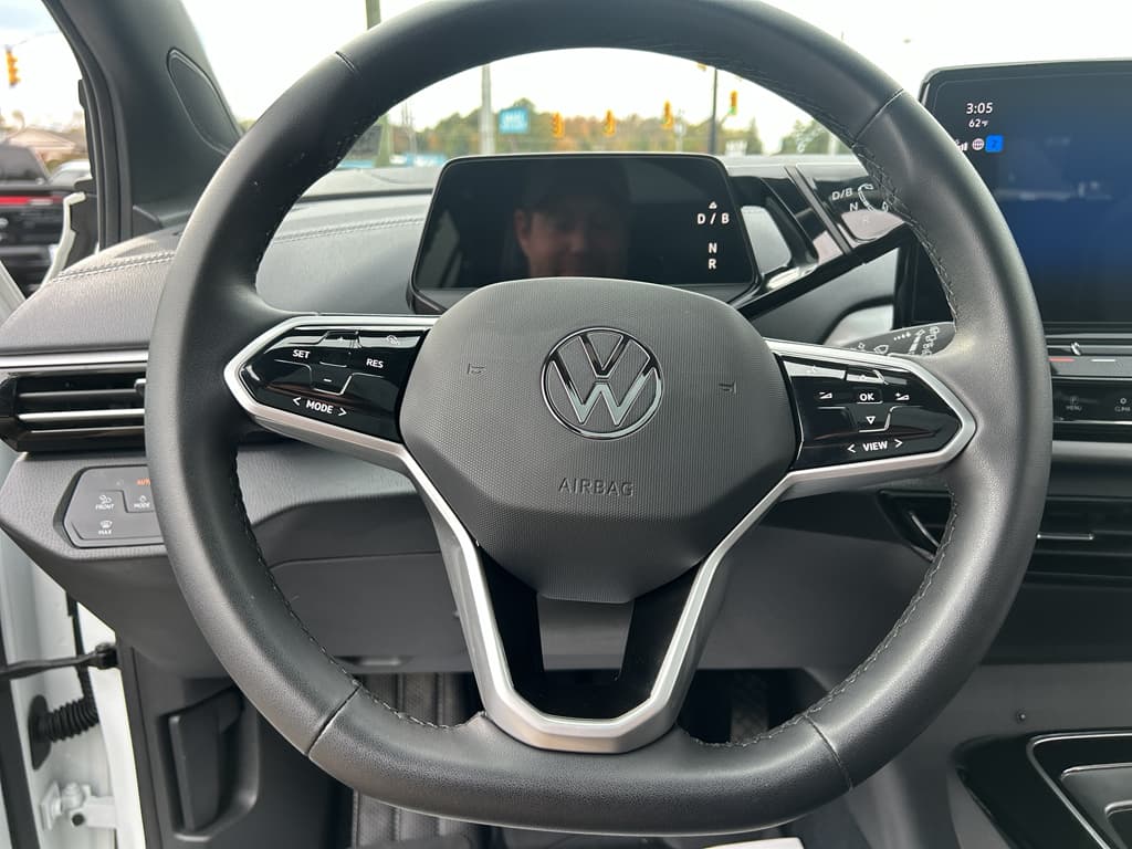 2023 Volkswagen ID.4 view 8
