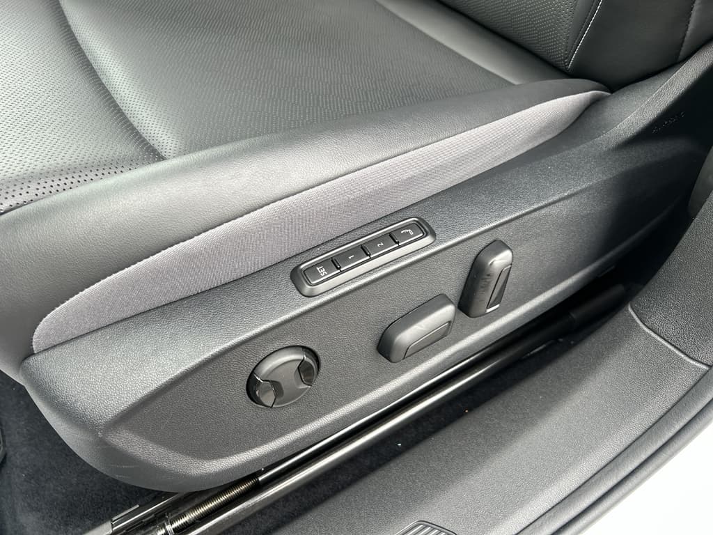 2023 Volkswagen ID.4 view 7