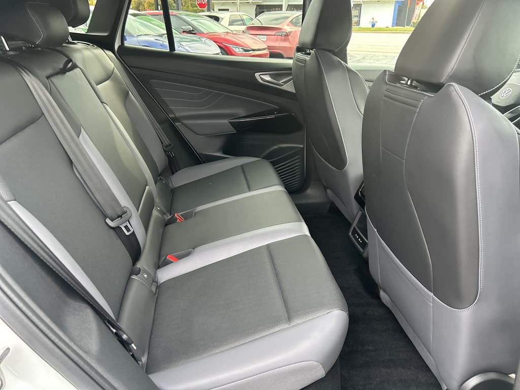 2023 Volkswagen ID.4 view 19