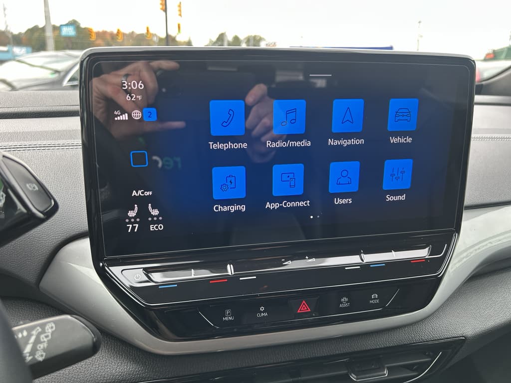 2023 Volkswagen ID.4 view 12