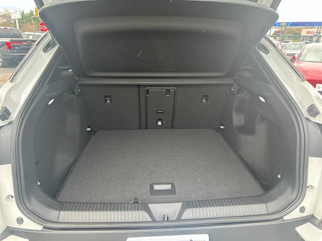 2023 Volkswagen ID.4 view 20