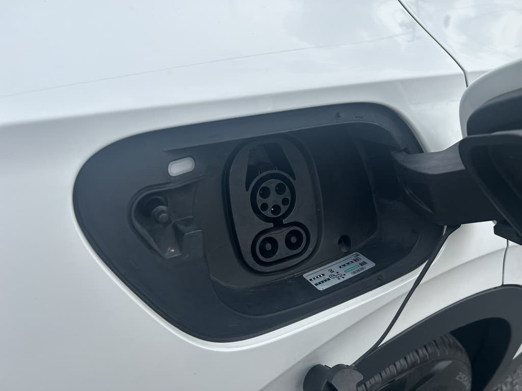 2023 Volkswagen ID.4 view 5