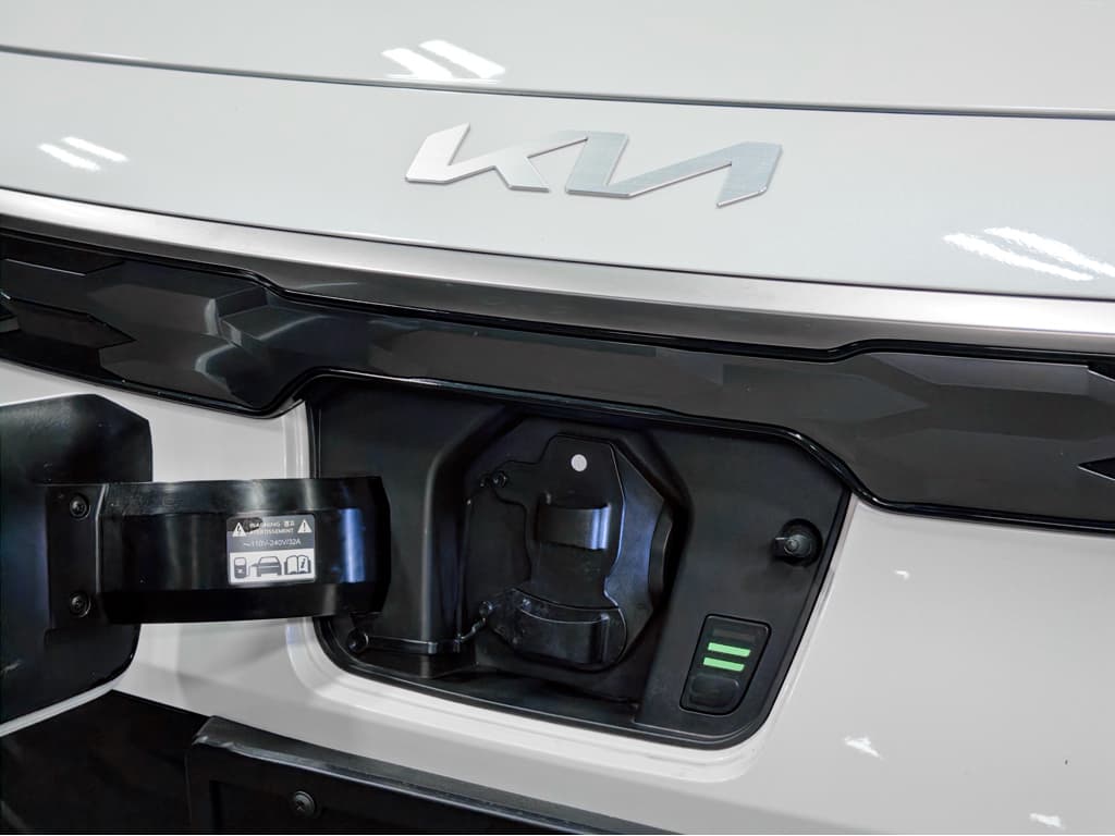 2023 Kia Niro EV view 5