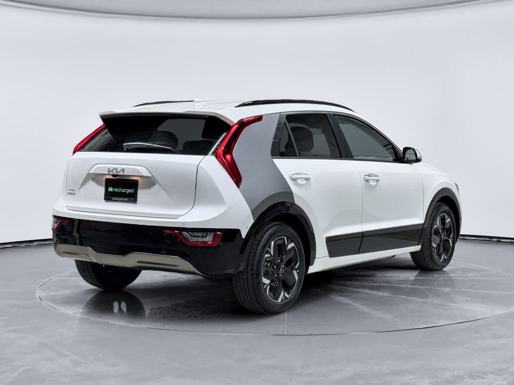 2023 Kia Niro EV view 3