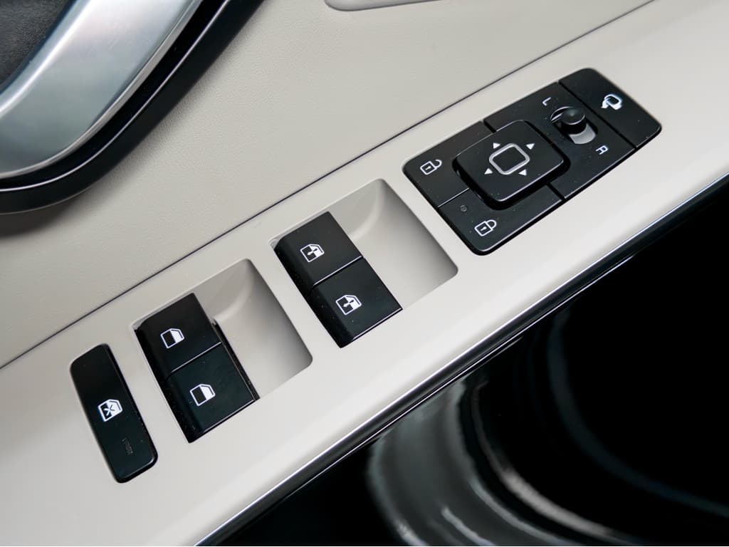2023 Kia Niro EV view 7