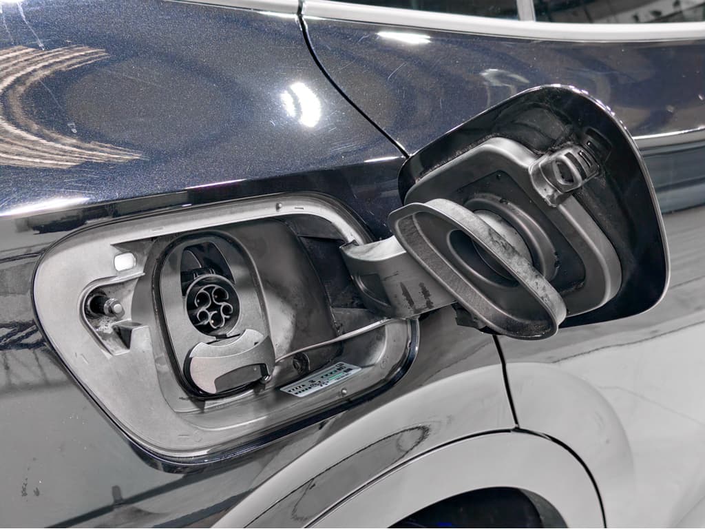 2024 Volkswagen ID.4 view 5