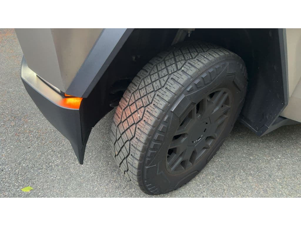 2024 Tesla Cybertruck view 6