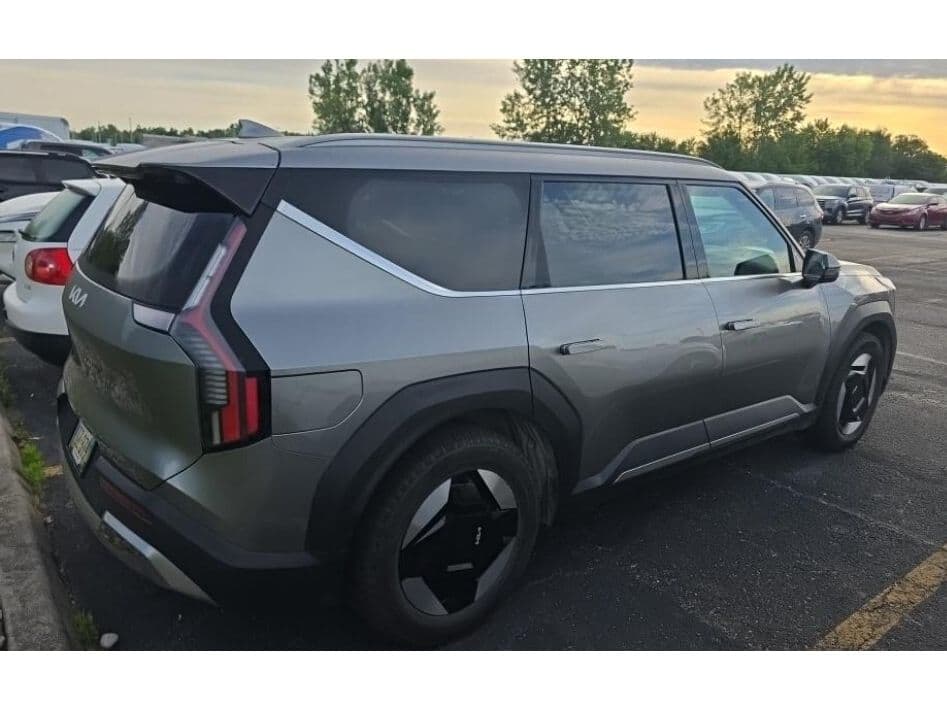 2024 Kia EV9 view 3