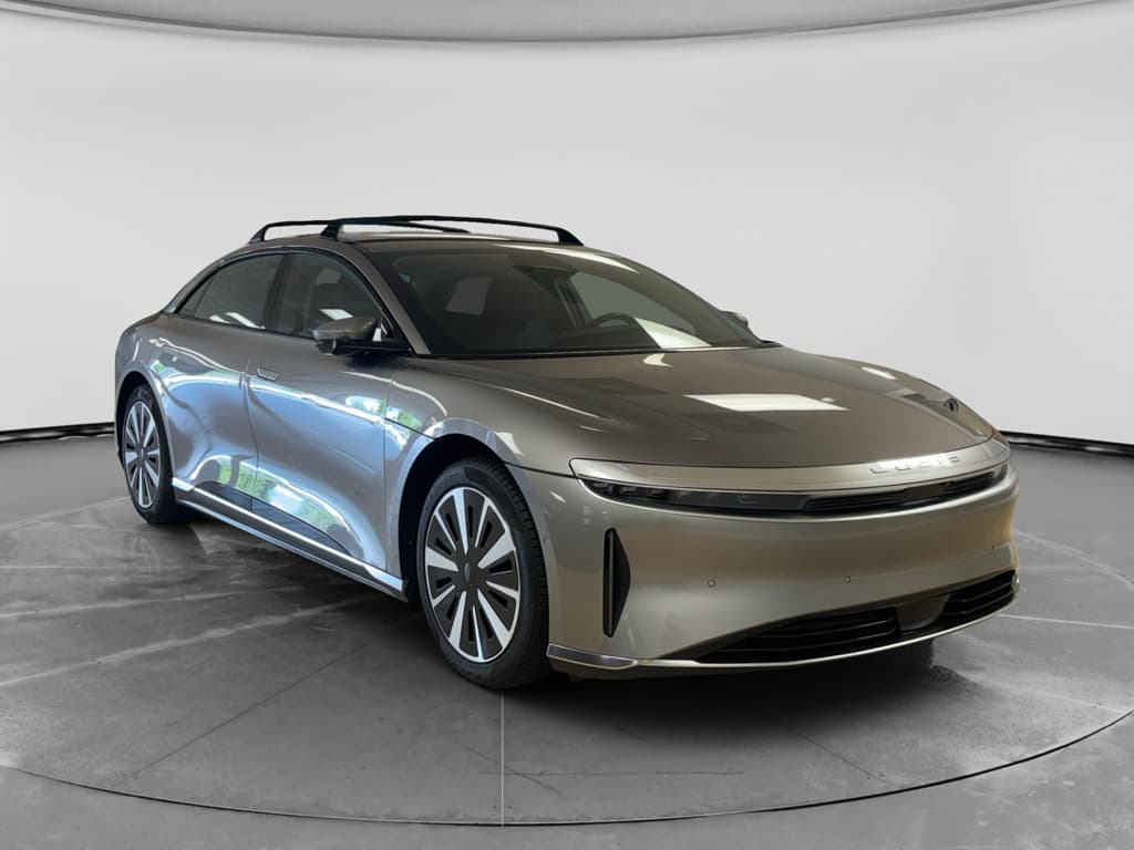 2025 Lucid Air view 3
