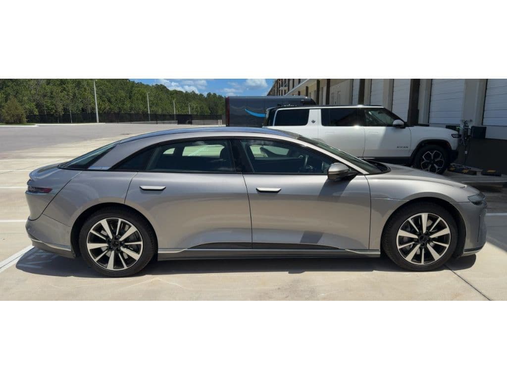 2025 Lucid Air view 3