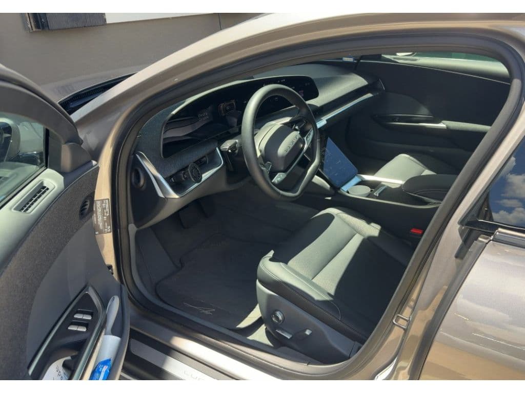 2025 Lucid Air view 5