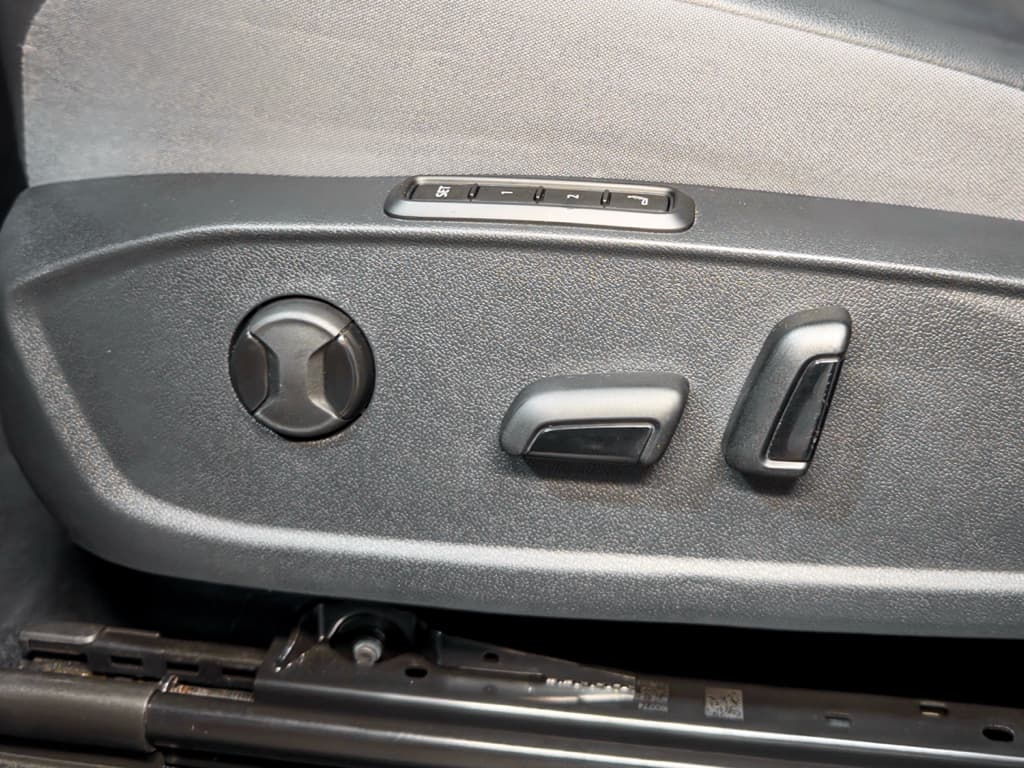 2023 Volkswagen ID.4 view 6