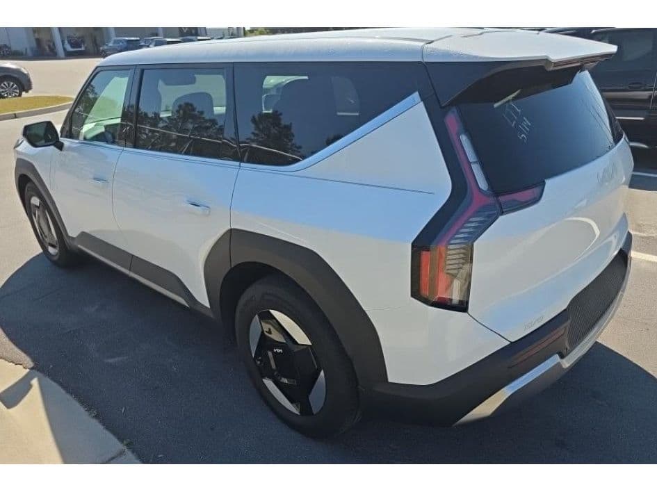 2024 Kia EV9 view 4