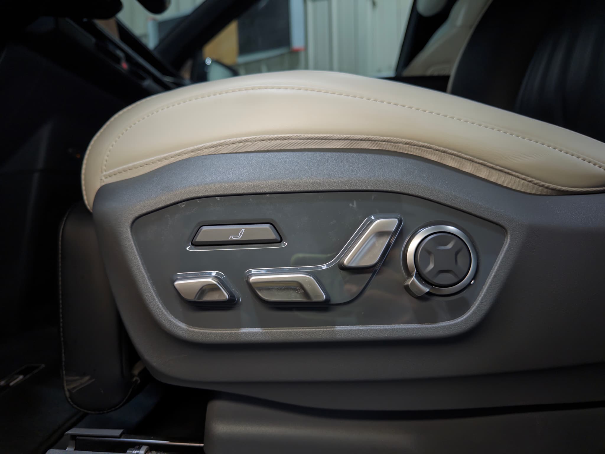 2024 Kia EV9 view 7