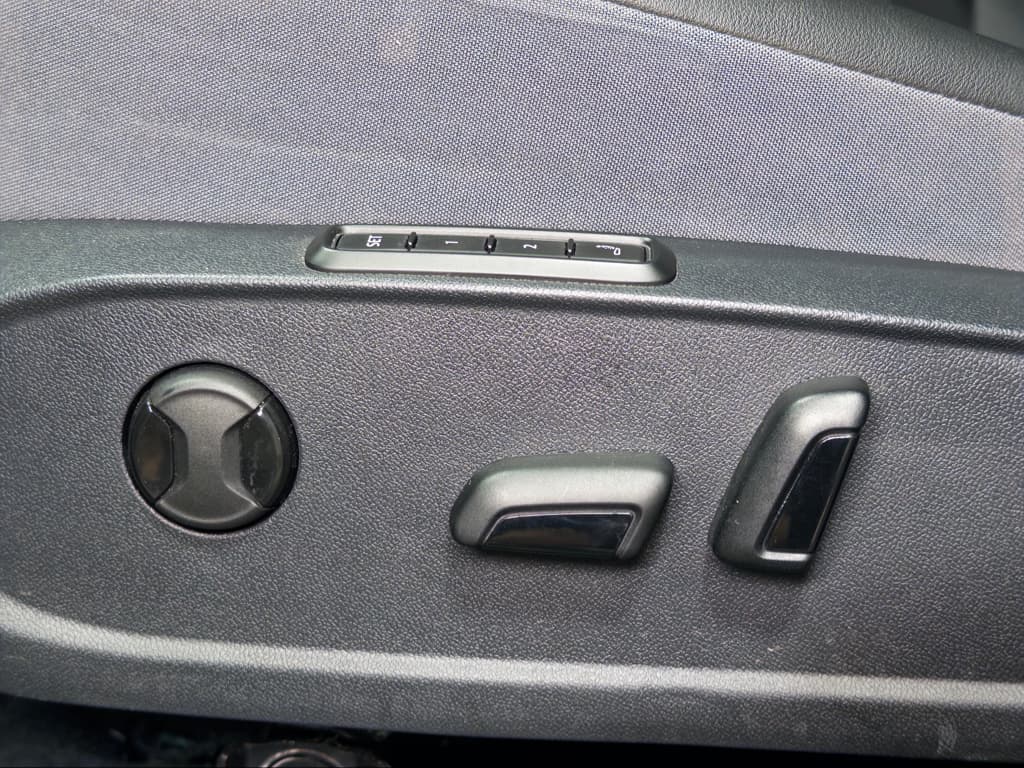 2023 Volkswagen ID.4 view 6