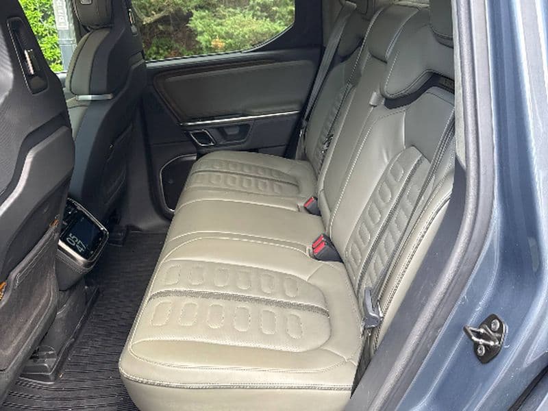 2023 Rivian R1T view 6