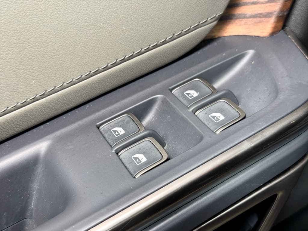 2023 Rivian R1T view 7