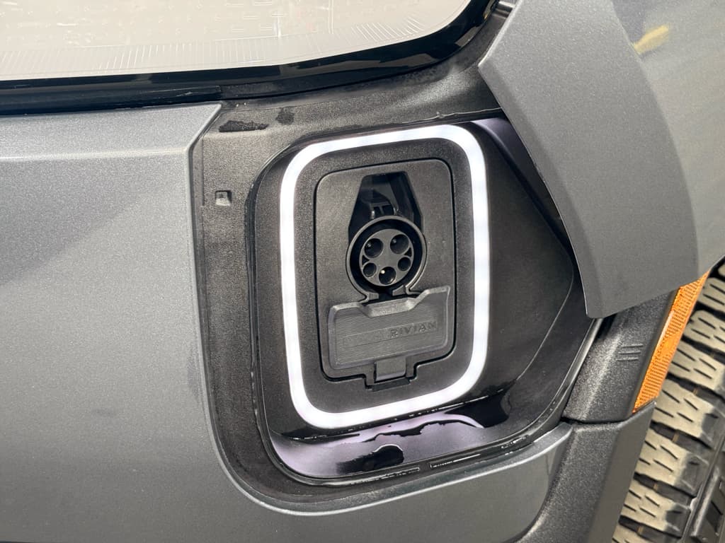 2023 Rivian R1T view 5