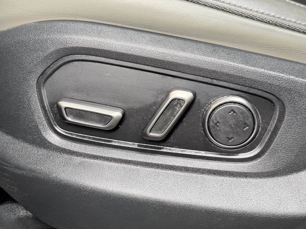 2023 Rivian R1T view 6