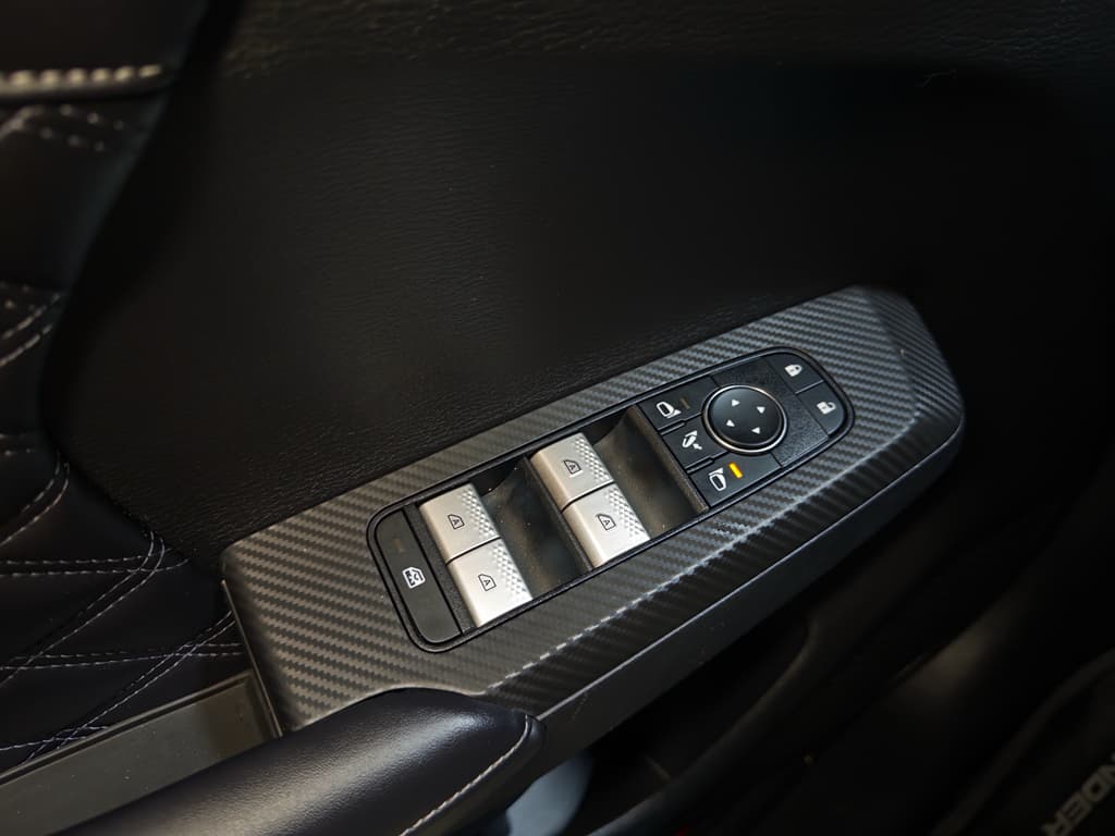 2023 Mitsubishi Outlander PHEV view 7
