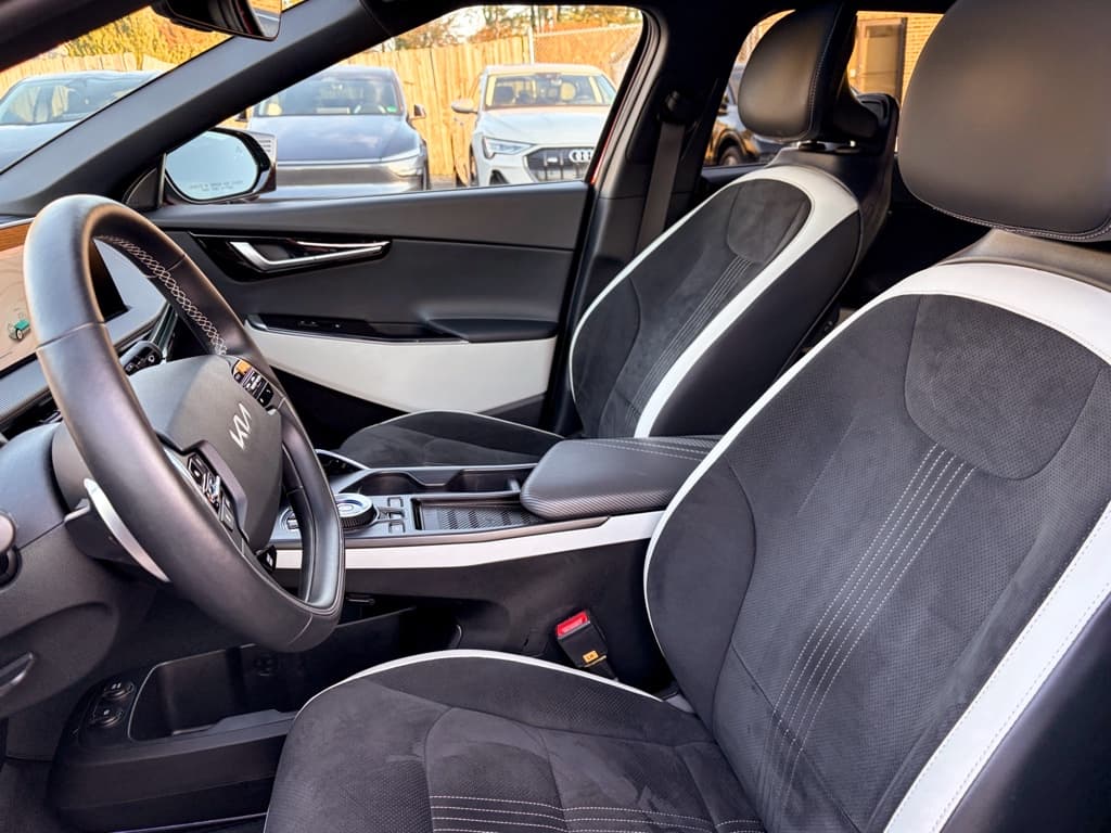 2022 Kia EV6 view 18