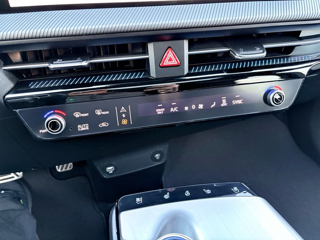 2022 Kia EV6 view 16
