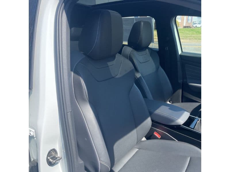 2023 Volkswagen ID.4 view 5