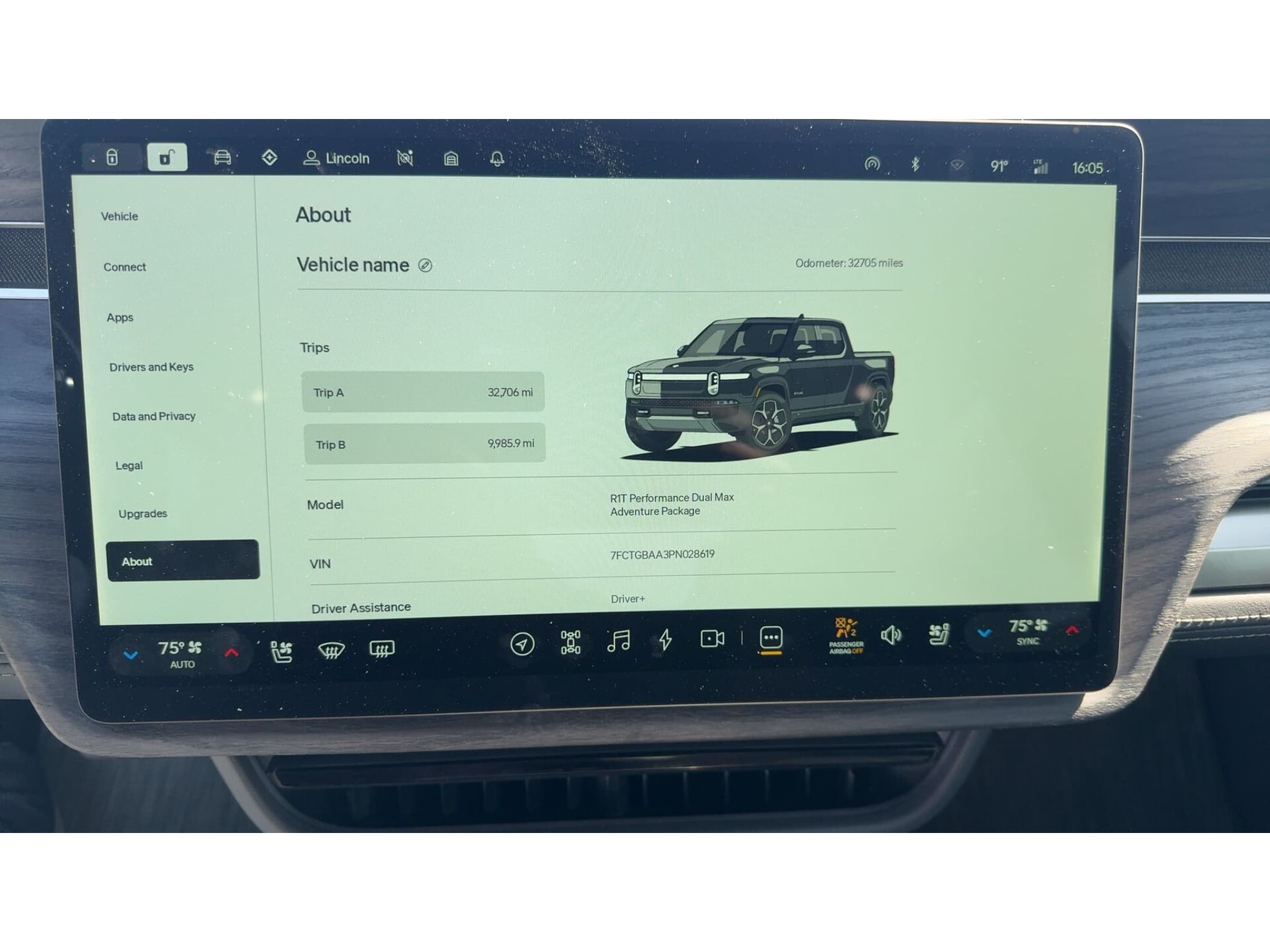 2023 Rivian R1T view 7