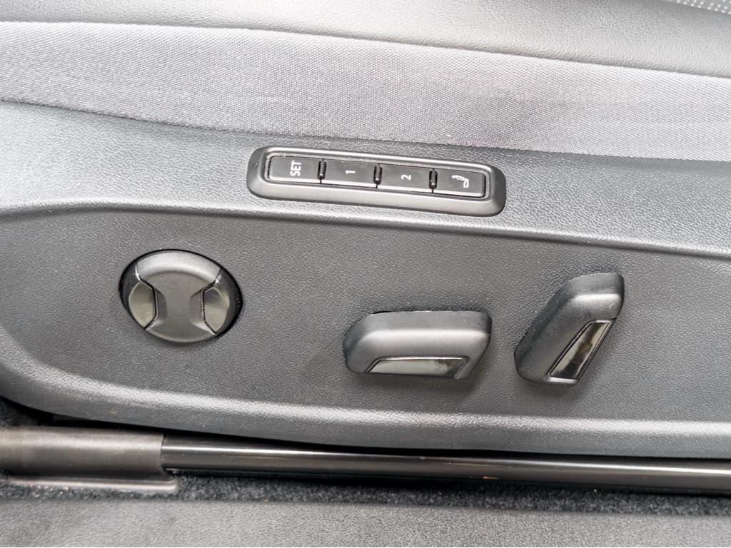 2023 Volkswagen ID.4 view 7