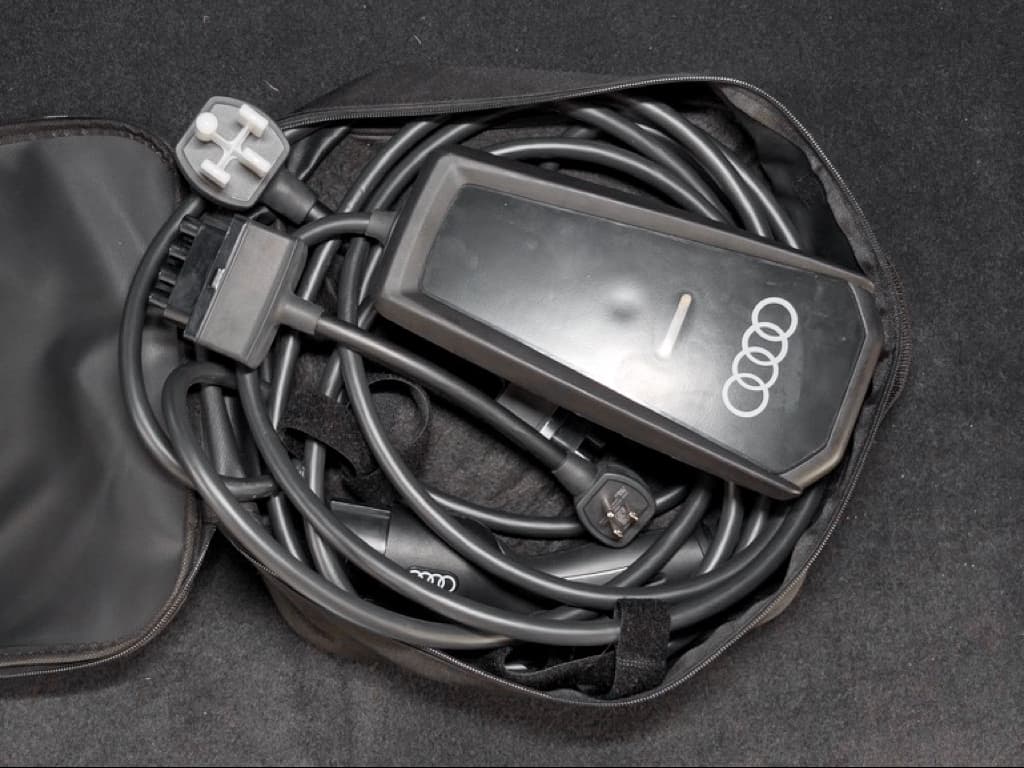 2025 Audi Q5 e view 6