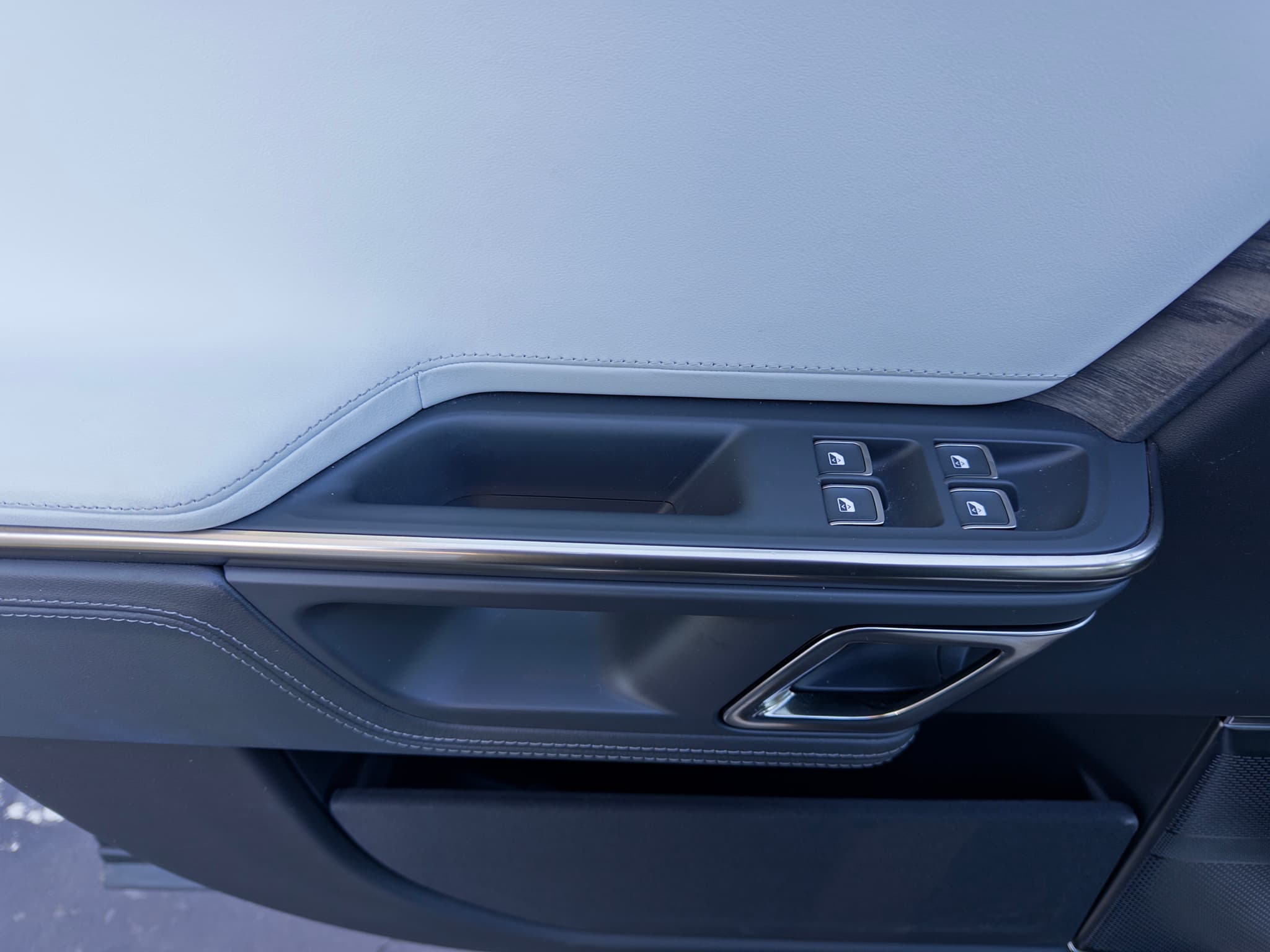 2023 Rivian R1T view 6