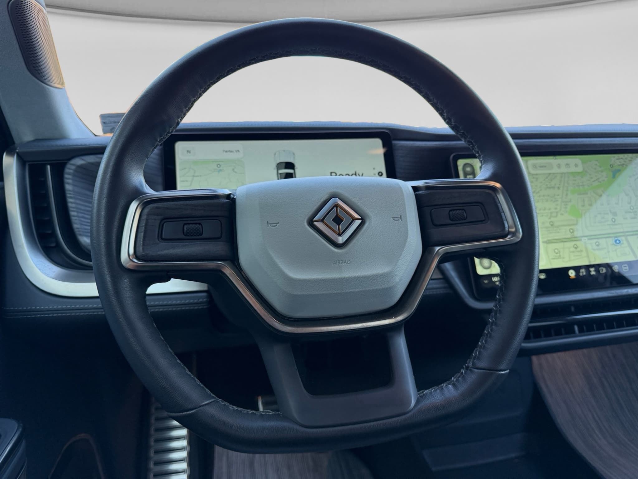 2023 Rivian R1T view 7