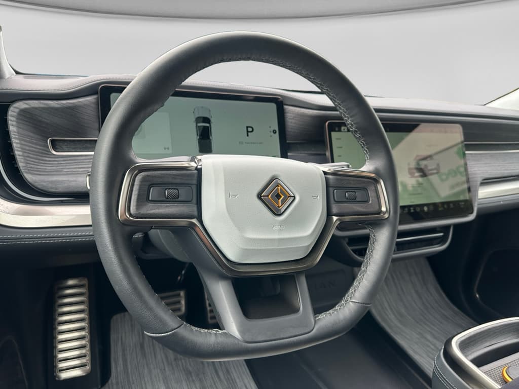 2023 Rivian R1T view 6