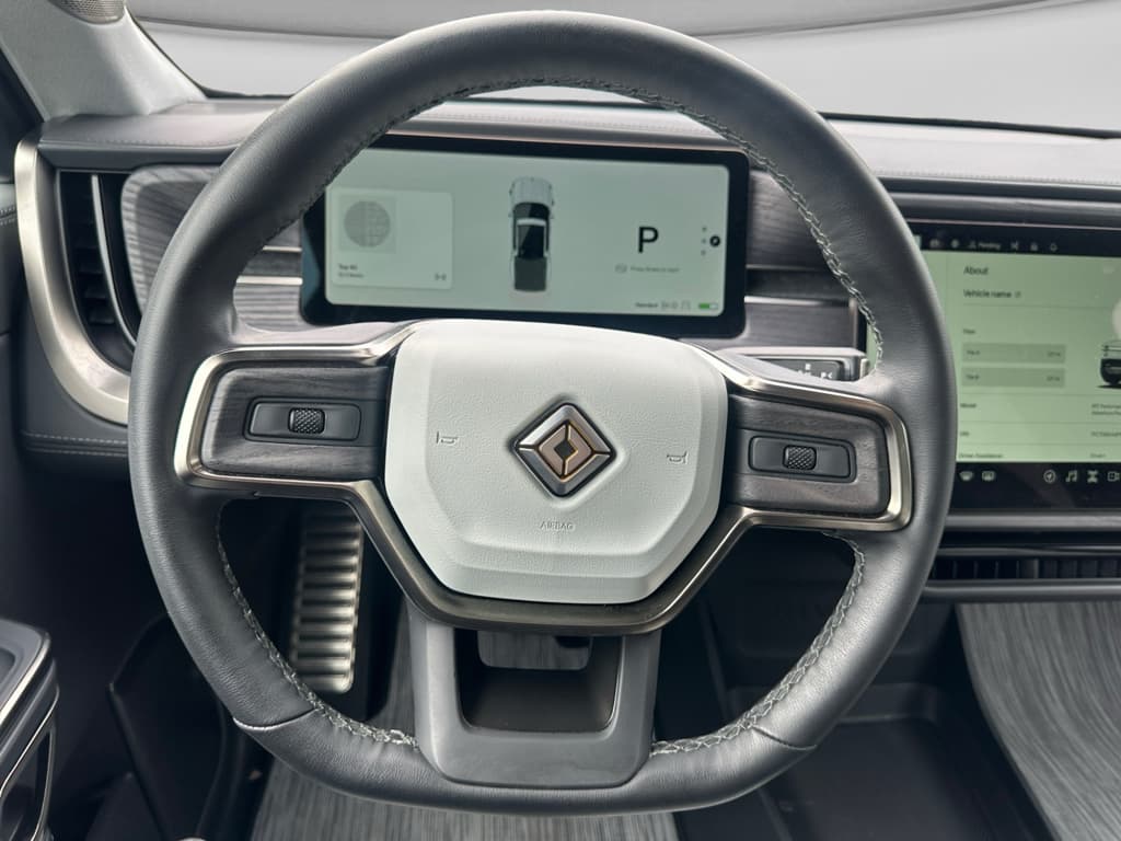 2023 Rivian R1T view 5