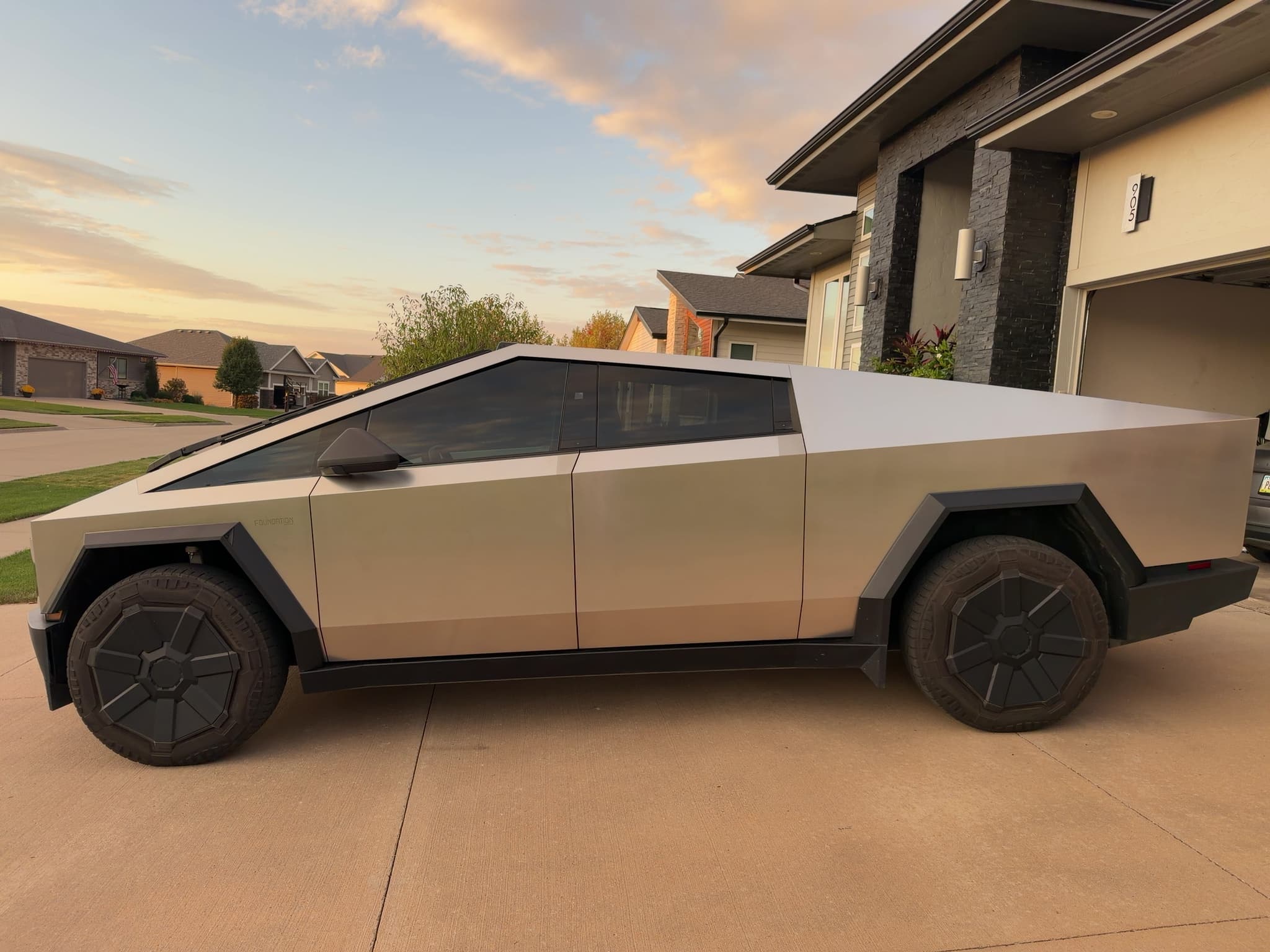 2024 Tesla Cybertruck view 2