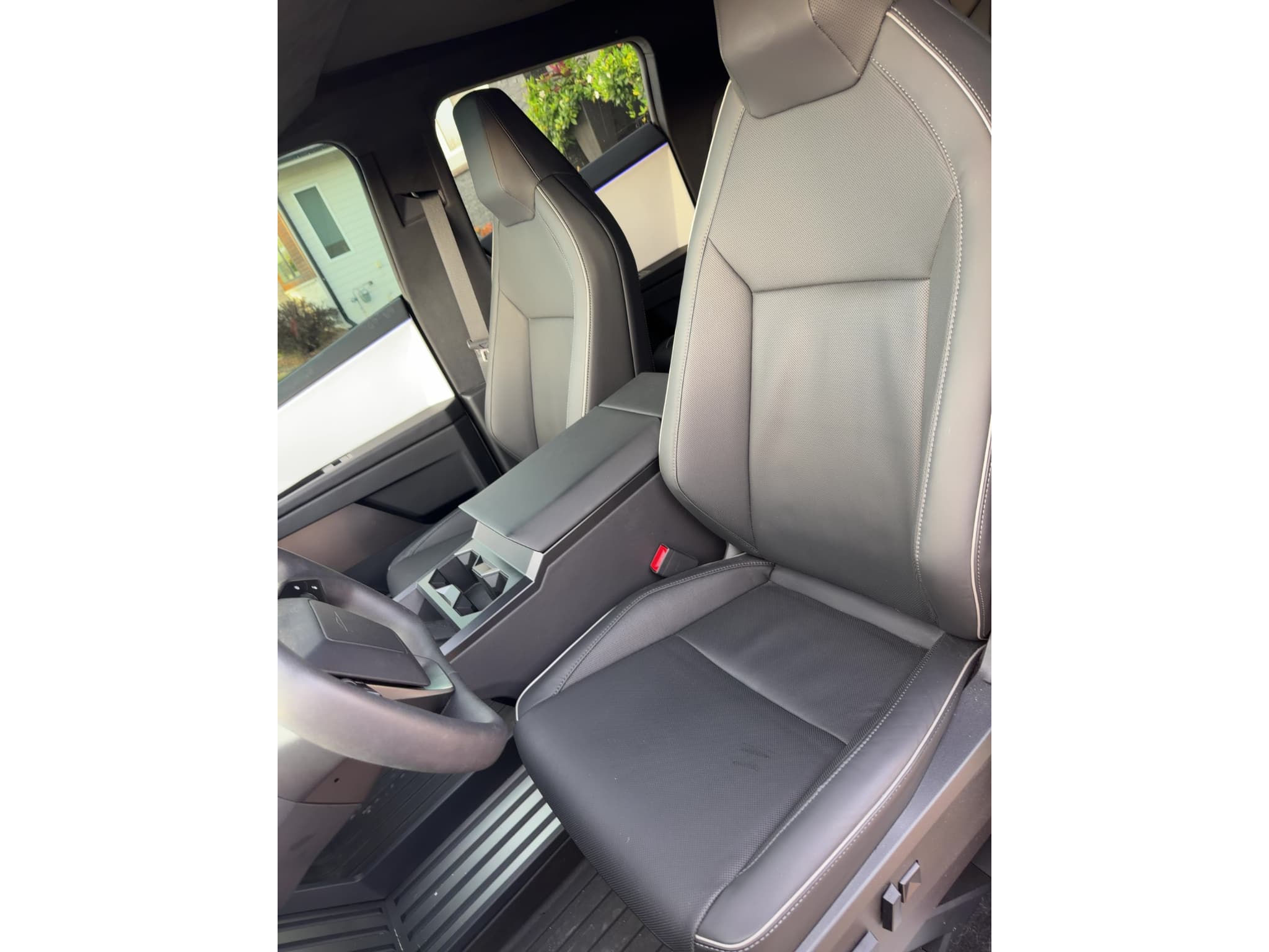 2024 Tesla Cybertruck view 7
