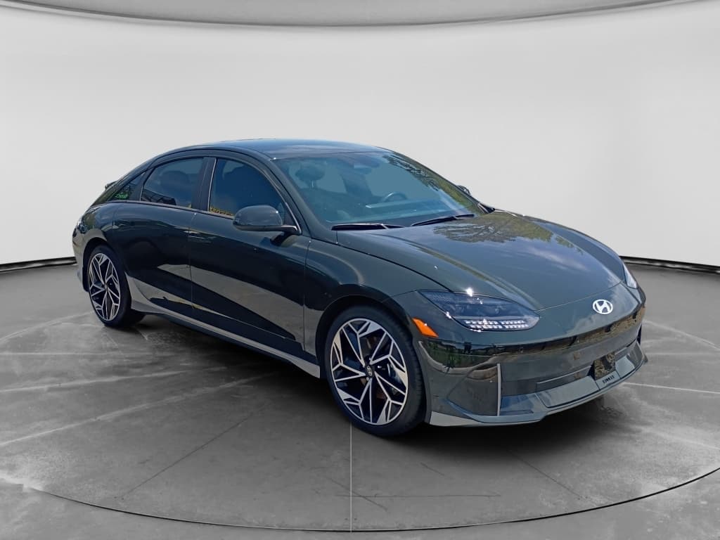 2023 Hyundai IONIQ 6 view 2