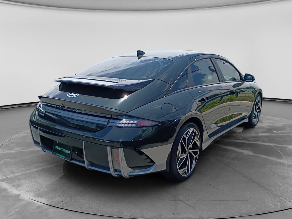 2023 Hyundai IONIQ 6 view 3