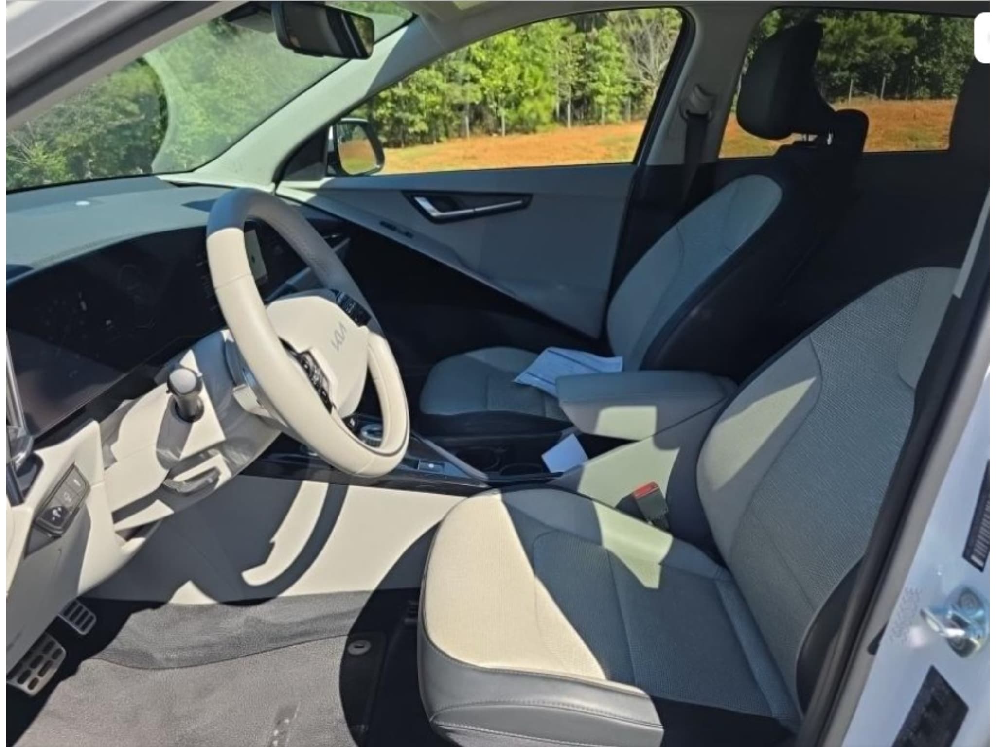 2023 Kia Niro EV view 5