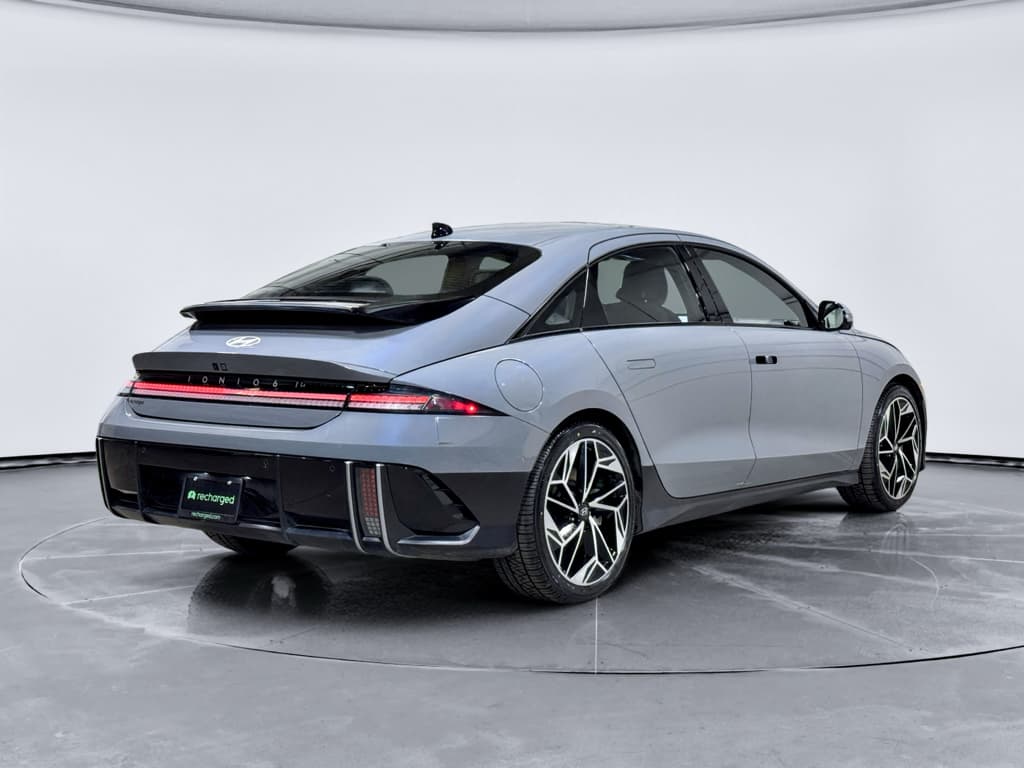 2023 Hyundai IONIQ 6 view 3