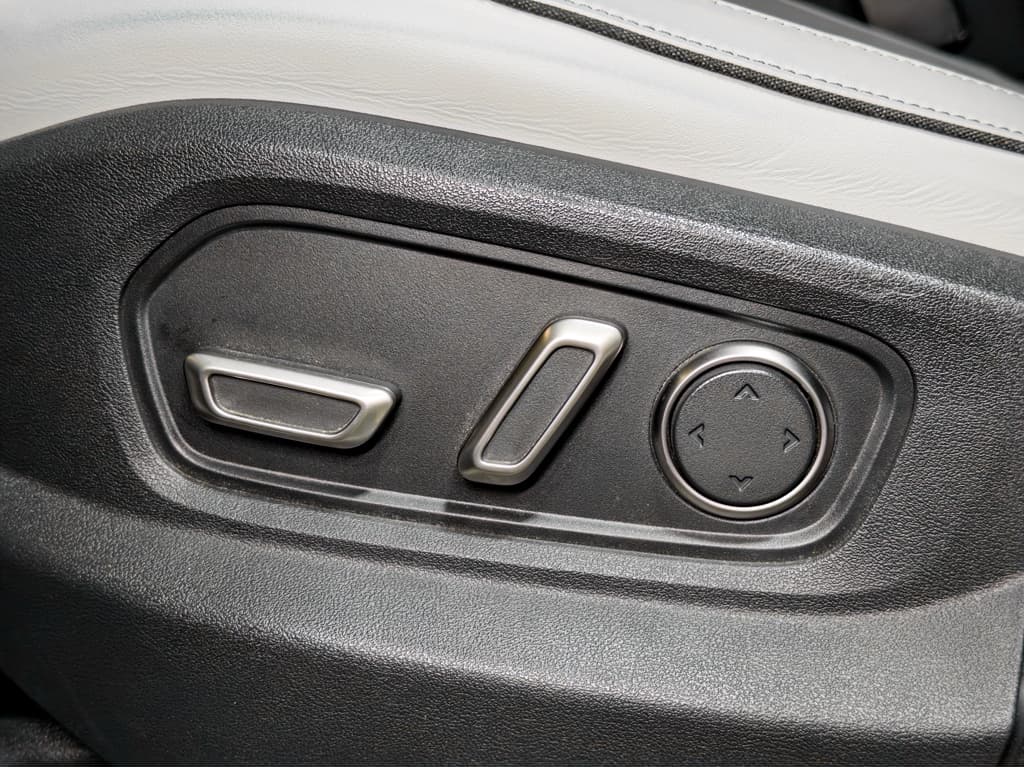 2024 Rivian R1T view 6