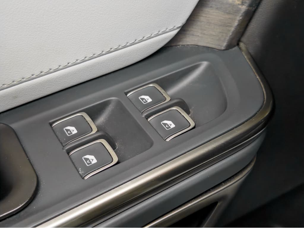 2024 Rivian R1T view 7