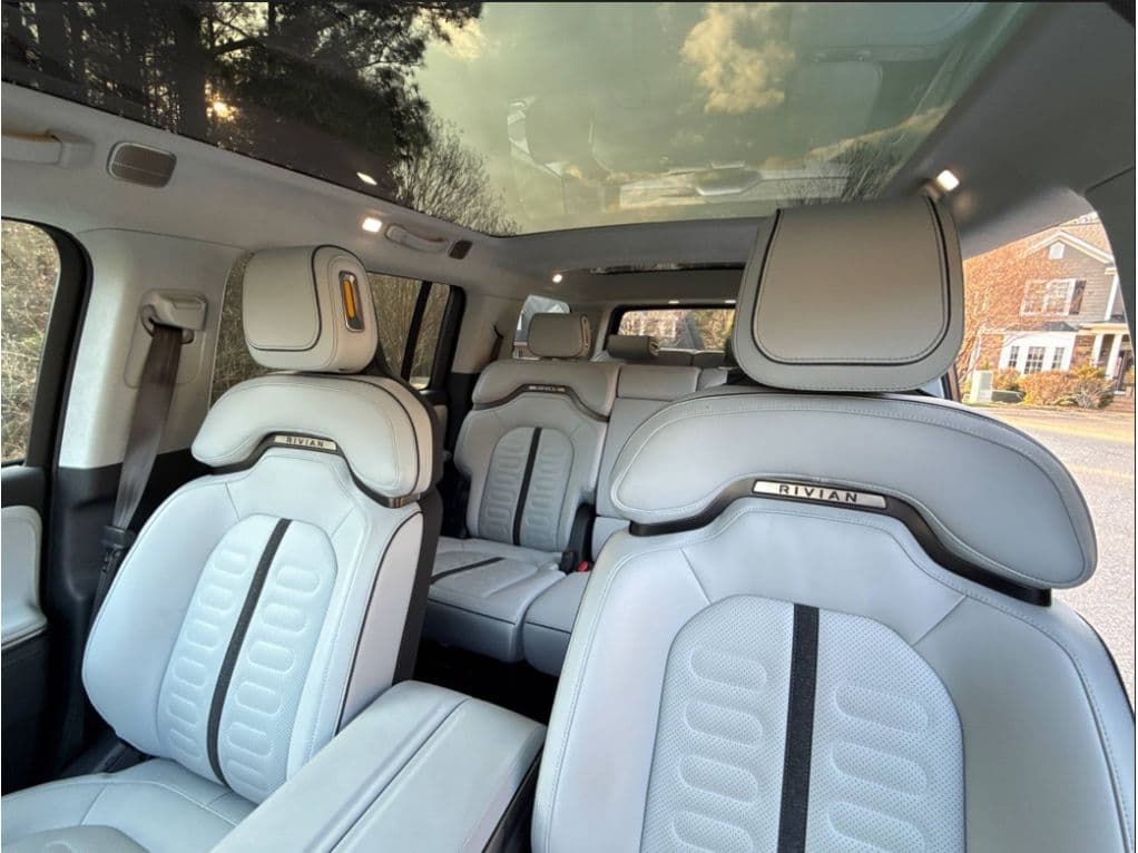2024 Rivian R1S view 5