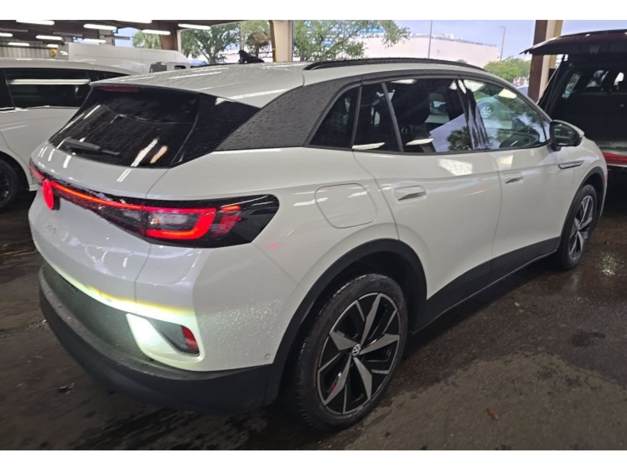 2023 Volkswagen ID.4 view 4