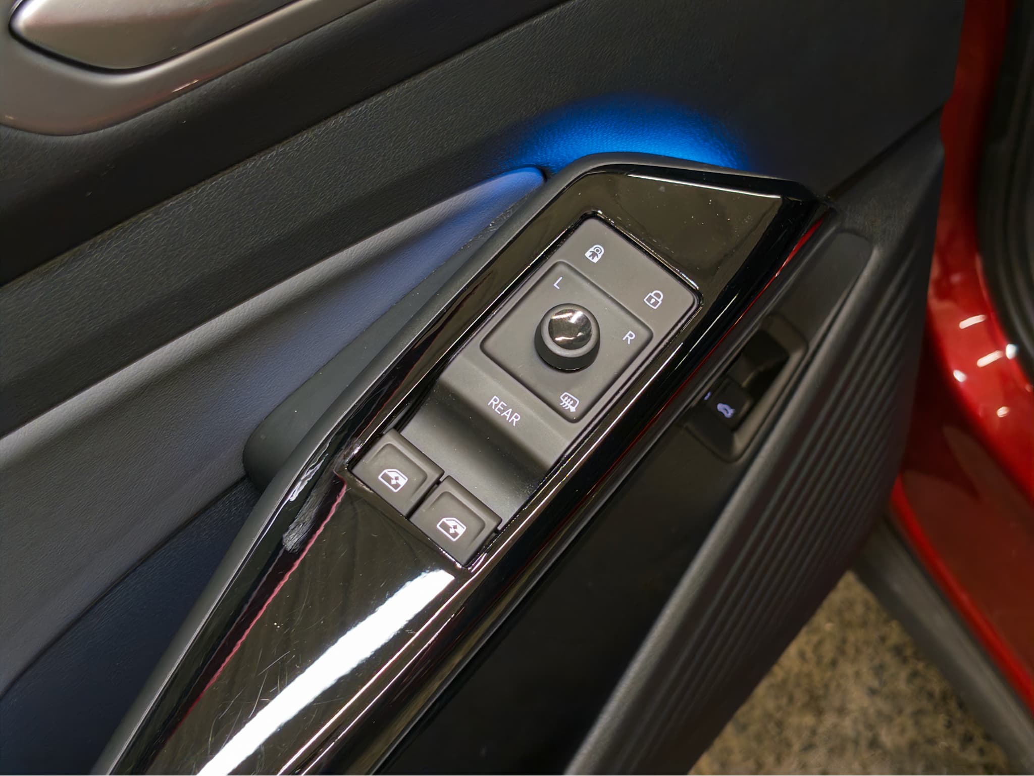 2023 Volkswagen ID.4 view 6