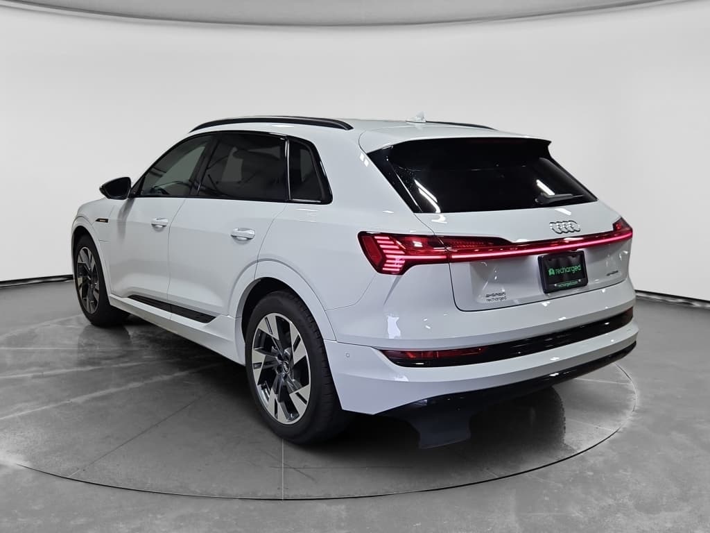 2021 Audi e-tron view 2