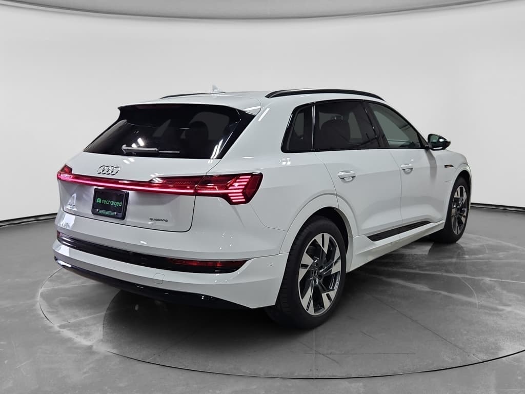 2021 Audi e-tron view 3